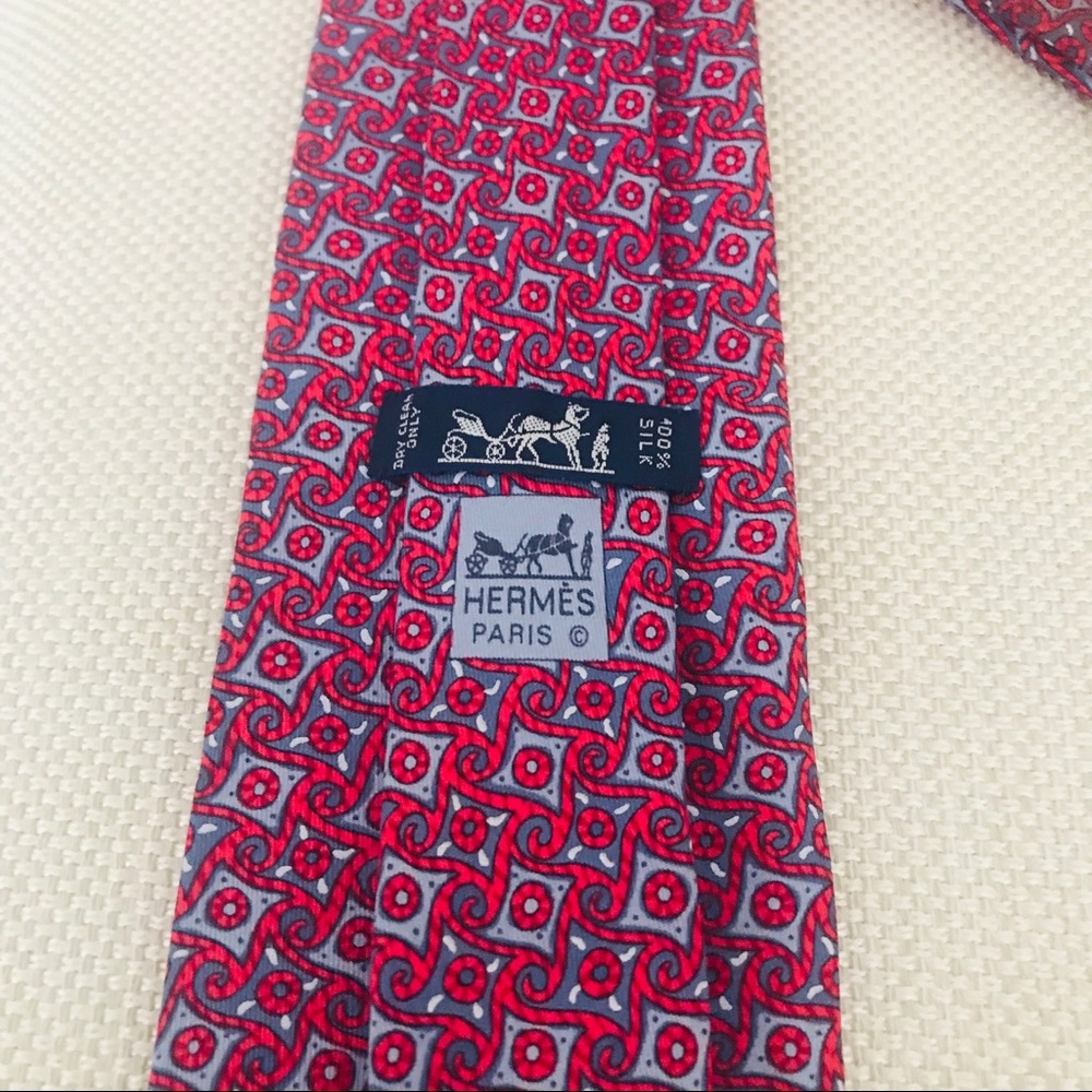 Hermès Silk Tie: Circle & Wave Geometric Print